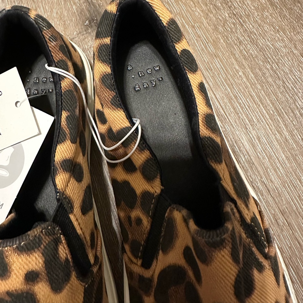 A New Day Women's Reese Canvas Leopard Print Quilted Sneakers Size 7.5 - Picture 3 of 5